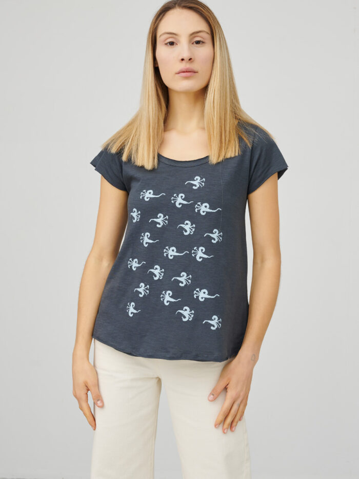 womens_u-neck_lillies_charcoal-grey_front_inspira